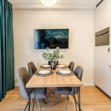 Sunset Iii, Nadmorska 100a